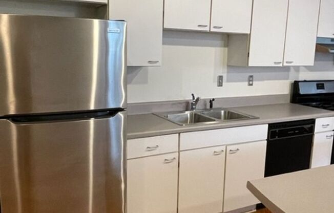 2 beds, 1 bath, 1,140 sqft, $2,200, Unit 900-314