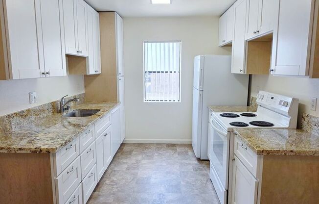 *OPEN HOUSE: 9/20 1:30-2:30PM* Remodeled 2BR in Pacific Beach with Private Garage