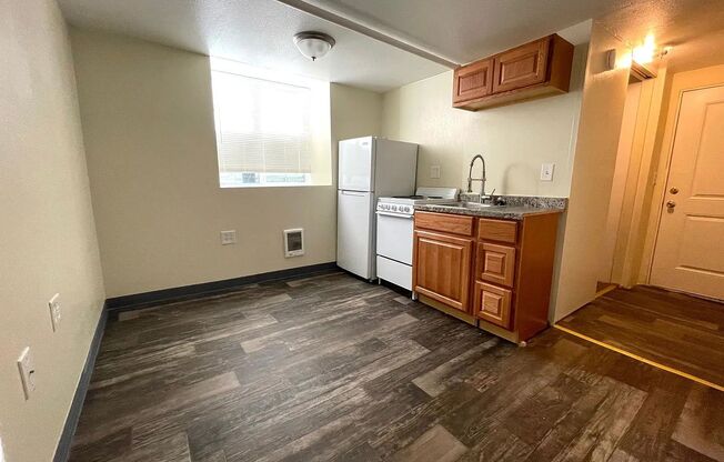 Studio, 1 bath, 260 sqft, $795, Unit Unit 7