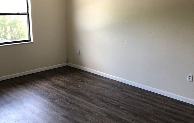 NICE 2BR/1BA Top Floor Apartments! Water & Sewer included! NO APPLICATION FEE!