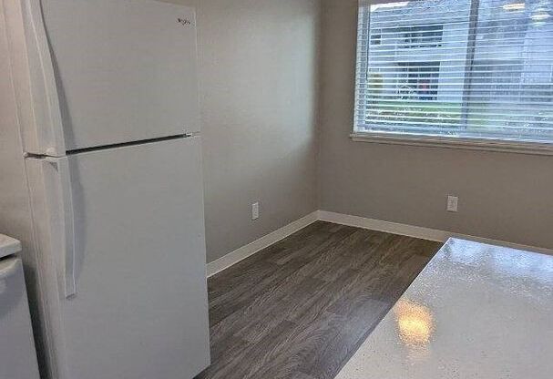 2 beds, 1 bath, , $1,695