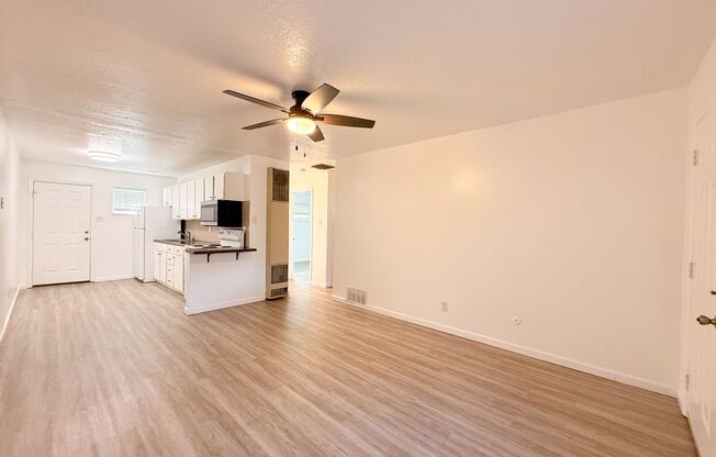 1198-1199-1200-1201:  9404 Candelaria Blvd NE