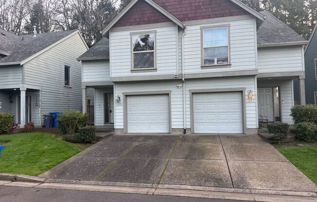 Inviting 3-Bedroom Townhome in Hayesville – Spacious & Well-Equipped