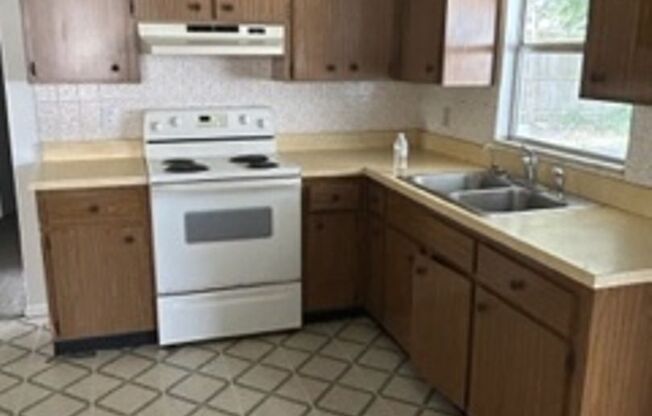 2 beds, 1 bath, $1,400