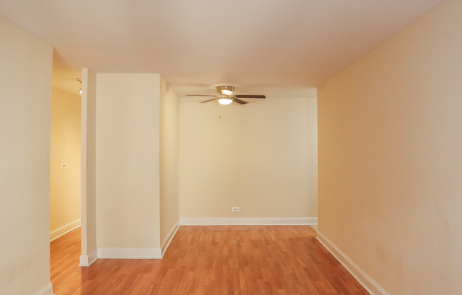 606 W CORNELIA AVE