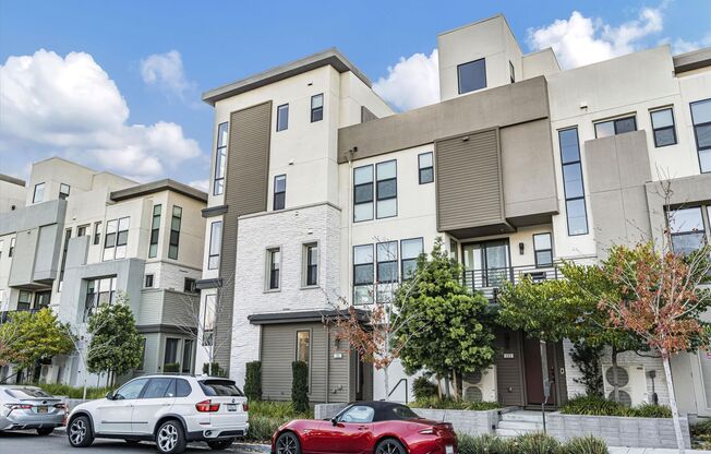 Newer Townhome in Santa Clara!