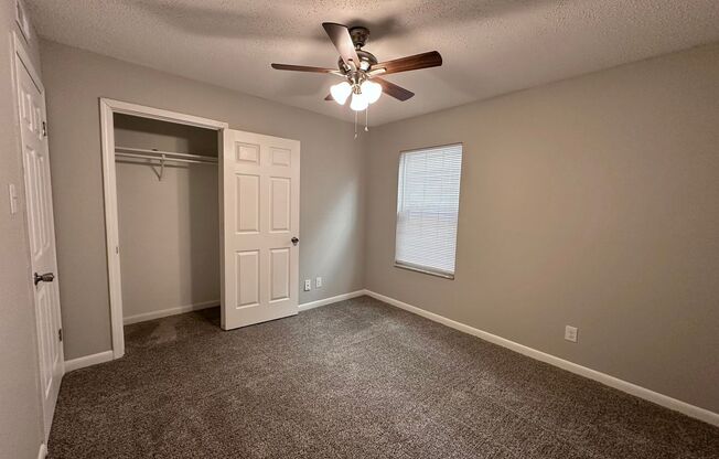 3 beds, 1 bath, 820 sqft, $1,398, Unit 231w