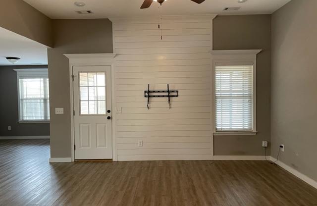 303 LAUREL WOODS DR