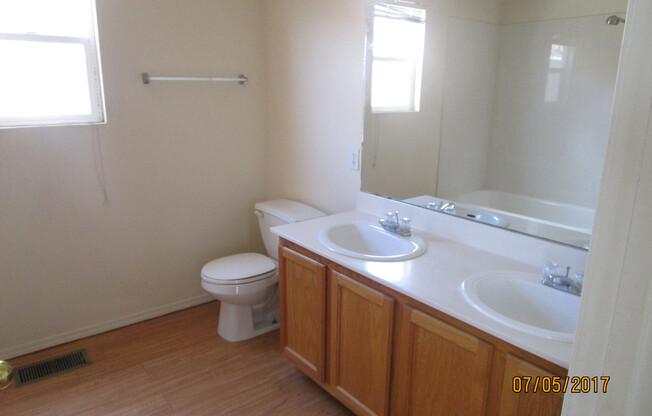 3 beds, 2.5 baths, $2,100