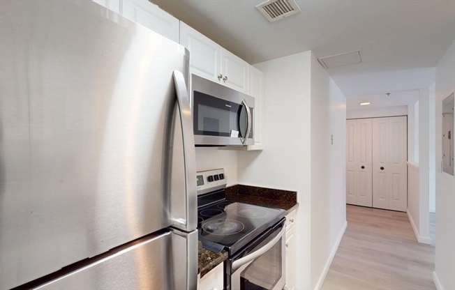 1 bed, 1 bath, 655 sqft, $3,250, Unit 313