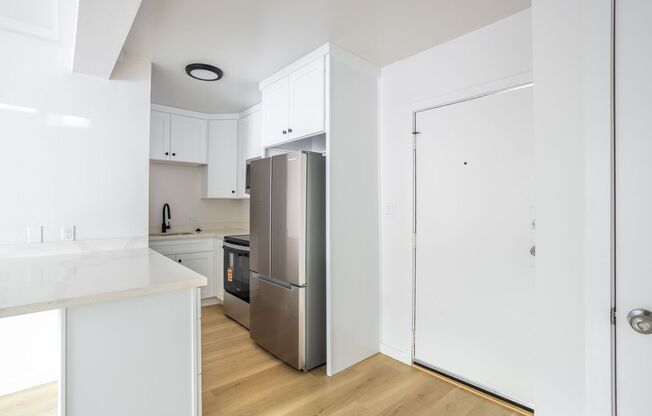 2 beds, 1 bath, 650 sqft, $2,399, Unit 112