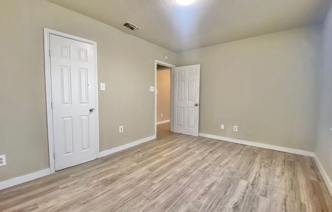 3 beds, 1 bath, $1,025