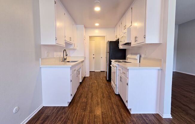 3 beds, 2 baths, 1,350 sqft, $2,898, Unit 33