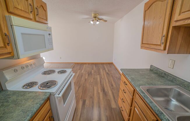 2 beds, 1 bath, 805 sqft, $820, Unit 1346-219