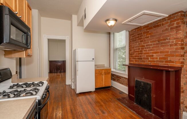 1 bed, 1 bath, $1,095, Unit 213 4B