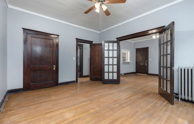 2 beds, 1 bath, $1,100, Unit #41