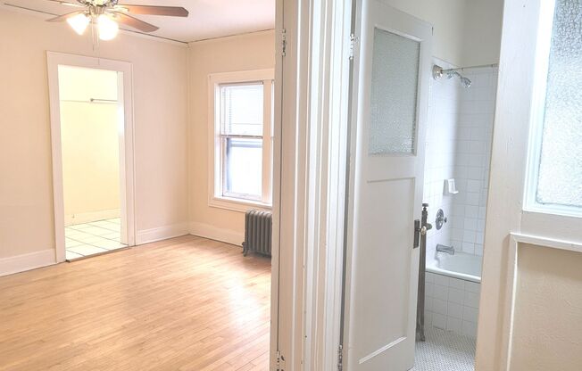 Studio, 1 bath, $875, Unit 25