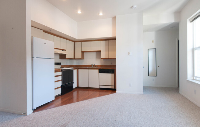 Studio, 1 bath, 380 sqft, $1,099, Unit 205