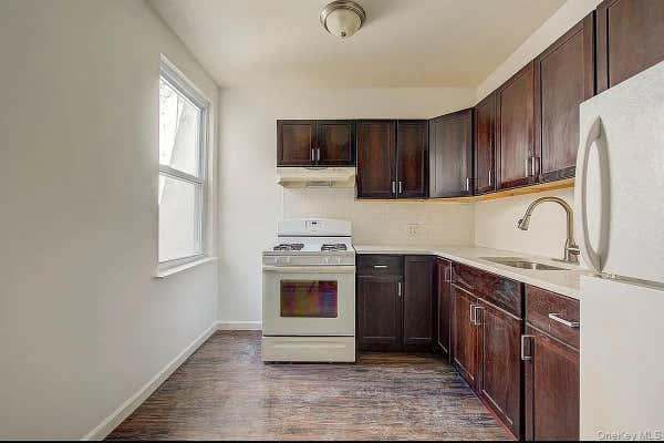 72 47 METROPOLITAN AVE