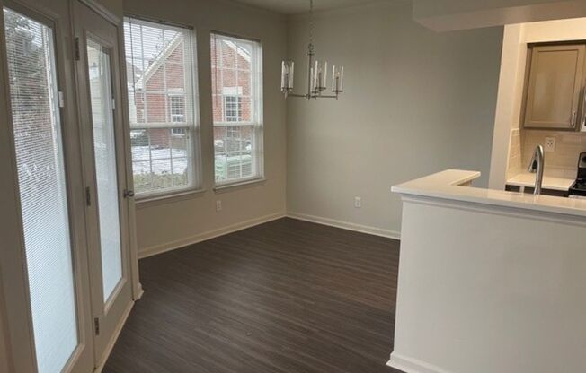 2 beds, 2 baths, 1,033 sqft, $1,599, Unit 18-18204