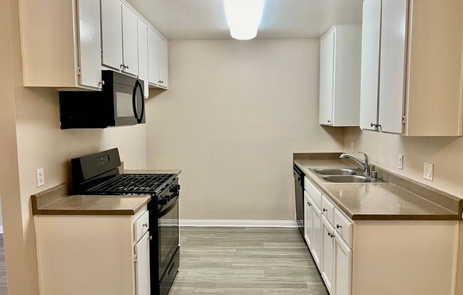 2 beds, 1 bath, $2,200, Unit UNIT 106