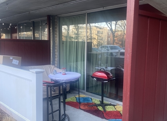 2 beds, 1 bath, 850 sqft, $2,675, Unit T-37