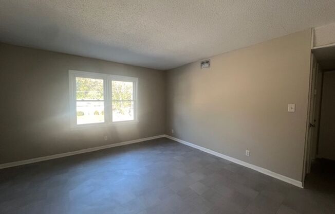 2 beds, 1 bath, $875