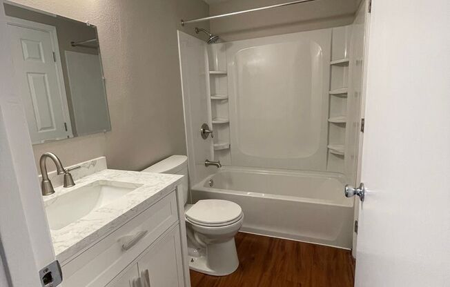 2 beds, 1 bath, 945 sqft, $1,575, Unit 037