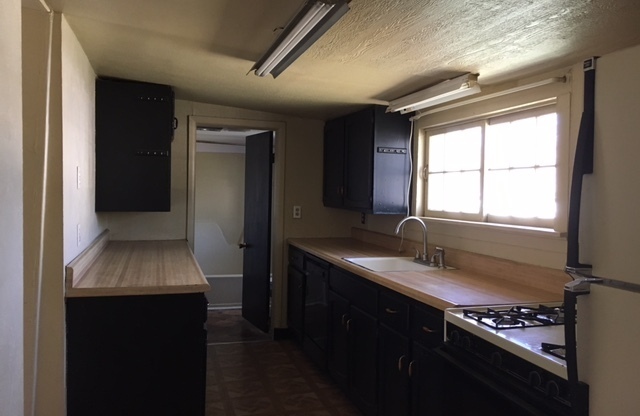 2 beds, 1 bath, $1,750