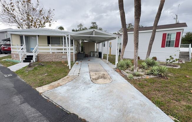 Beautiful 2 bedroom 2 bath mobile home for rent in 55+ community in south Tampa
