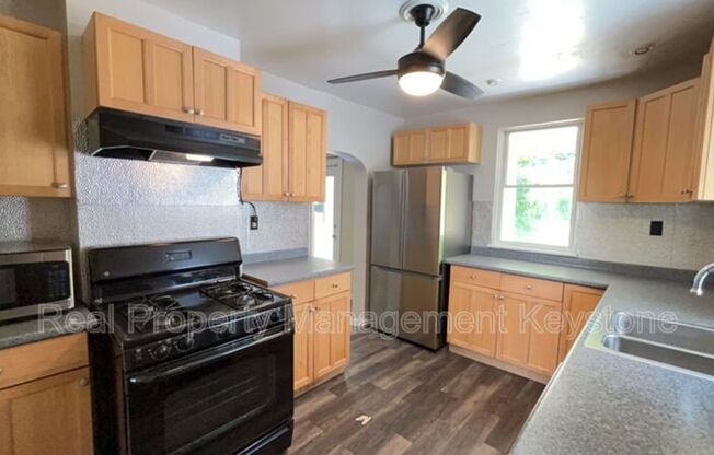 303 LEXINGTON CT