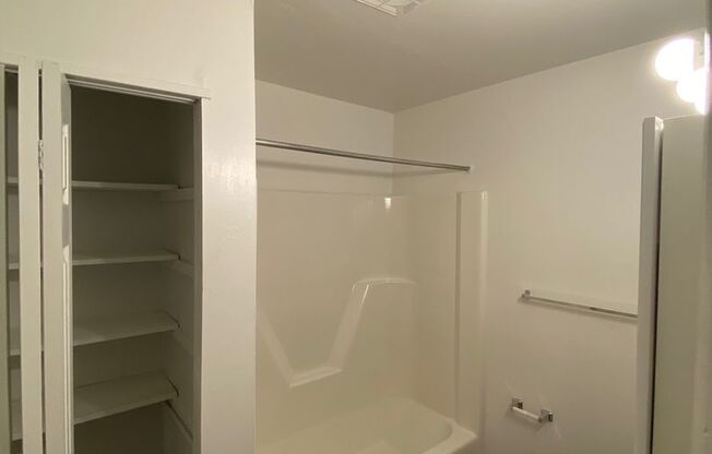 1 bed, 1 bath, 570 sqft, $1,175, Unit AJ303