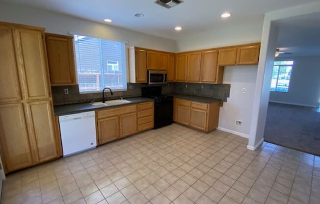 3 beds, 2 baths, $2,450