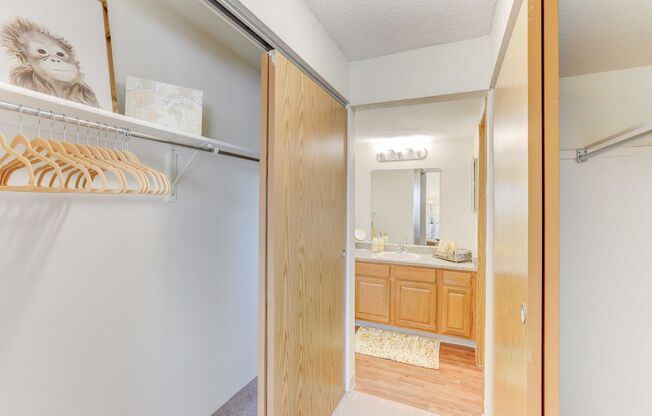 2 beds, 2 baths, 870 sqft, $1,735, Unit 10-112