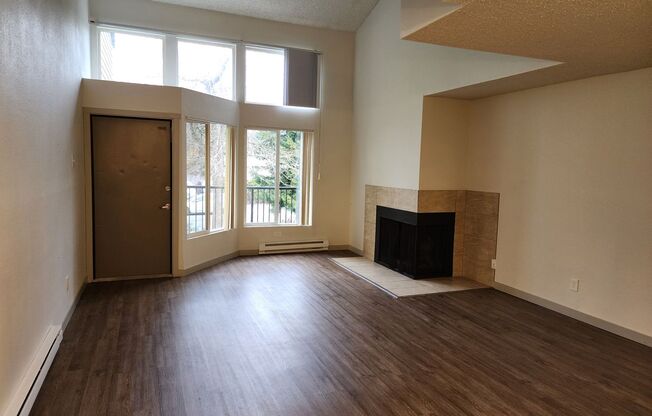 1 bed, 1 bath, 803 sqft, $1,695, Unit 250