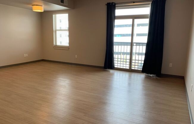 1 bed, 1.5 baths, 1,321 sqft, $1,650, Unit 305