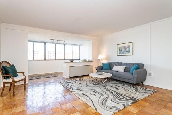 8 Whittier Pl