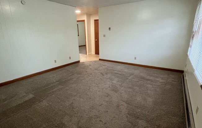 2 beds, 1 bath, 903 sqft, $1,140, Unit M-4