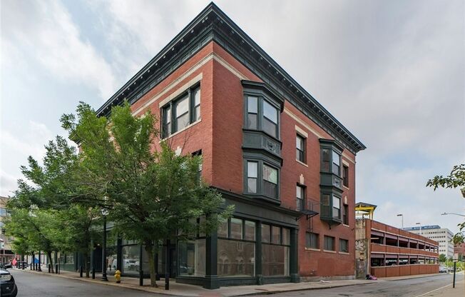 ****Providence/Downcity – Beautiful Updated Condo at The Weybosset Condominiums at PPAC Square - $1,795****