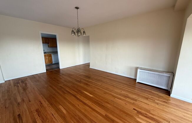 2 beds, 2 baths, 1,772 sqft, $2,200, Unit Old King Edward 61