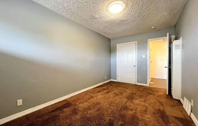 2 beds, 1 bath, 800 sqft, $895, Unit Unit 13