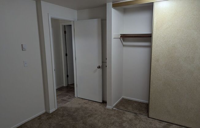 2 beds, 1 bath, $1,150, Unit 1471