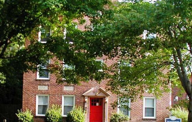 906 W Trinity