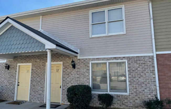 2 bed 2.5 bath in Stockbridge!