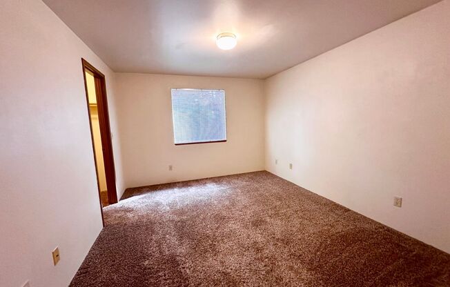 2 beds, 1 bath, 846 sqft, $1,250, Unit 3