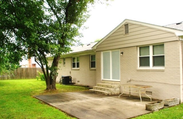 3 beds, 2.5 baths, $2,600
