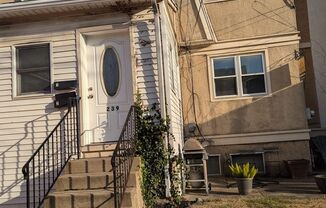 2 beds, 1.5 baths, $1,200, Unit 239 Long Ln #1 Upper Darby, PA 19082