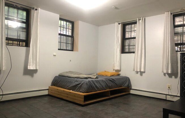 558 LAFAYETTE AVE
