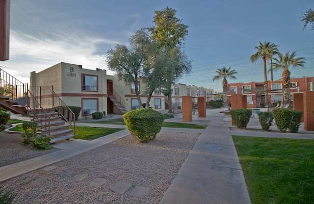 Green Walking Trail at La Terraza, Phoenix, AZ