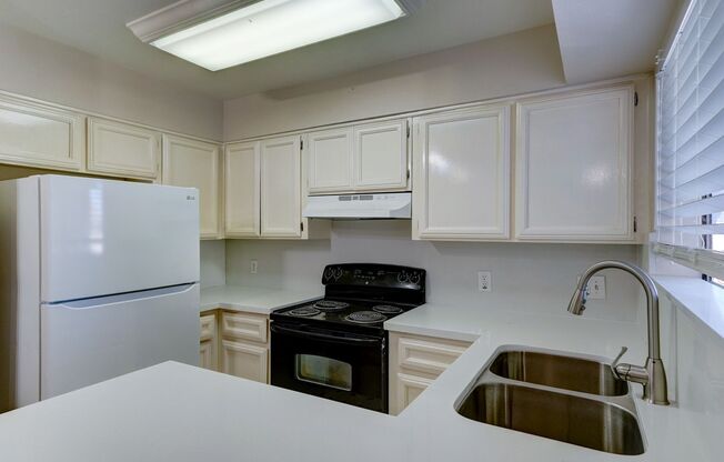 2 beds, 2 baths, $1,350, Unit # 2B